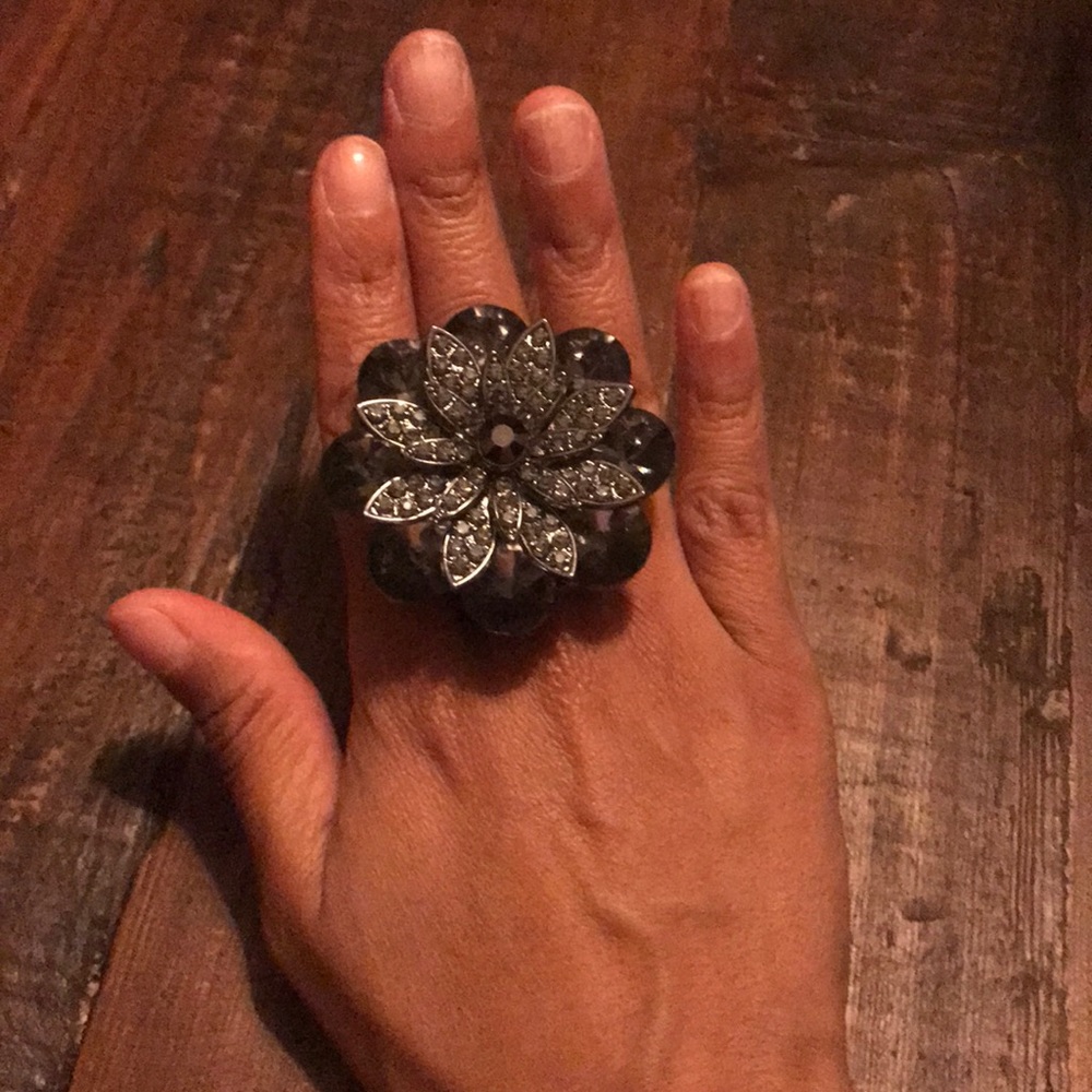 Chunky flower ring
